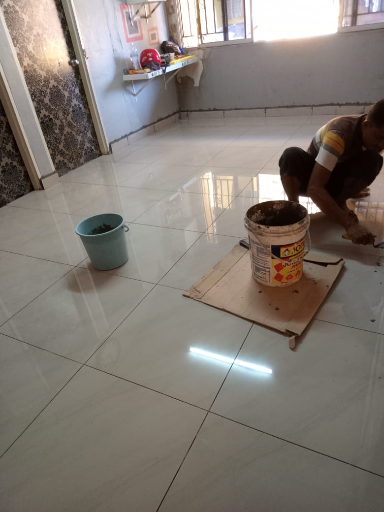 High-Gloss Living Room Flooring
